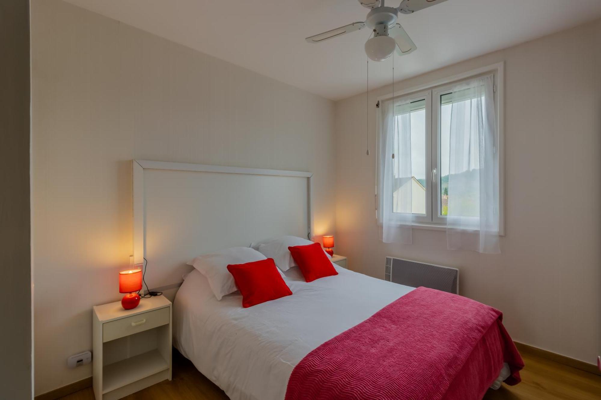 Lumineux, Bien Situe Et Tres Calme + Parking Prive Apartment เลอบูก ภายนอก รูปภาพ
